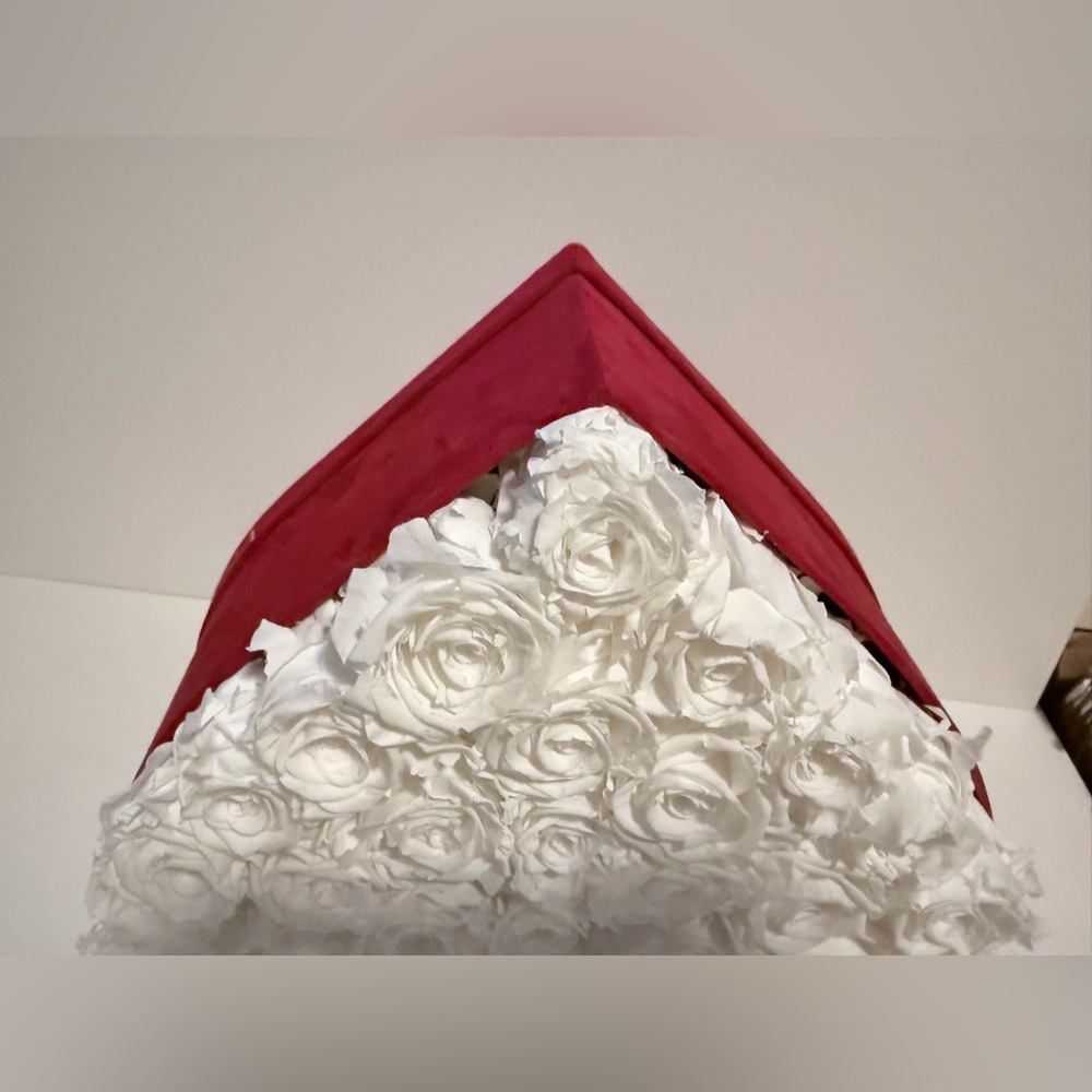 Venus Et Fleur Large Heart-Shaped Box with 36 Eternity White Roses - Picture 9 of 16